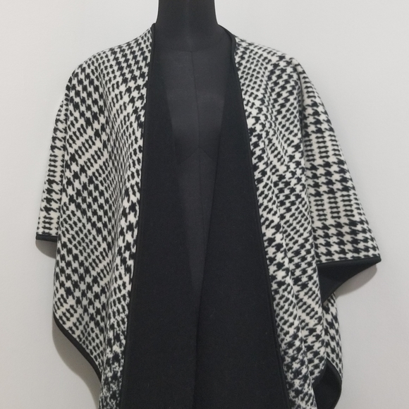 Nicole Miller Jackets & Blazers - Nicole Miller reversible poncho| XL